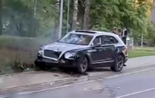 В аварию попал Bentley Bentayga принадлежащий Бетии Валрос