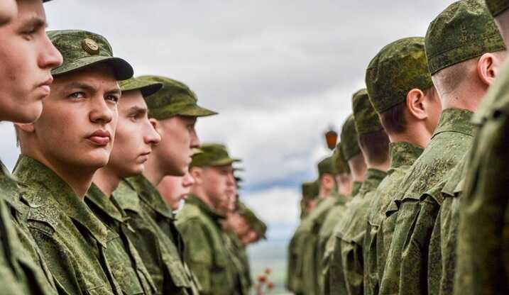 «Рабы» и угрозы: командиры военной части под подозрением в издевательствах над подчинёнными