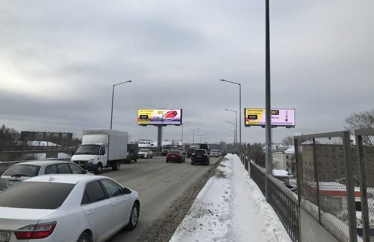 В Красноярске ветром сносит незаконные билборды, а власти бездействуют