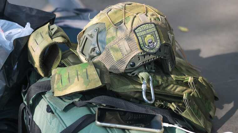 Граждане Китая вывозят из России бронежилеты и экипировку для копирования
