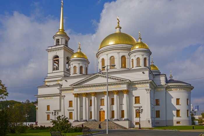 Монастырь в Екатеринбурге: обвинения в насилии и управлении с помощью психотропов