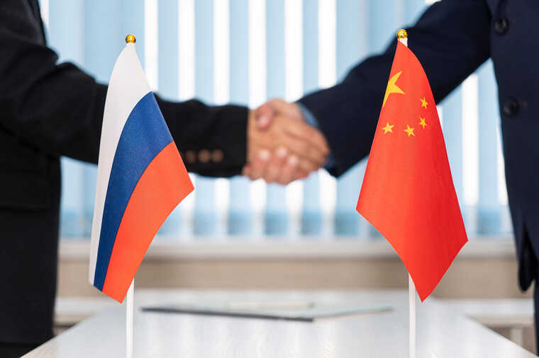Россия и Китай могут перейти на бартерные сделки осенью: Прямой обмен товарами вместо денежных расчетов
